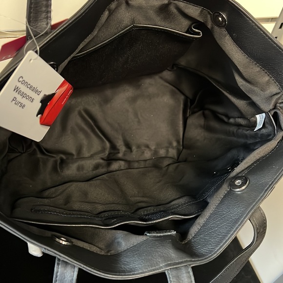 100% Genuine Leather Concealed Carry Shoulder Bag - Picture 8 of 10